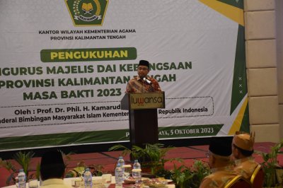 Setda Prov Kalteng Asisten Administrasi Umum Hadiri Pengukuhan