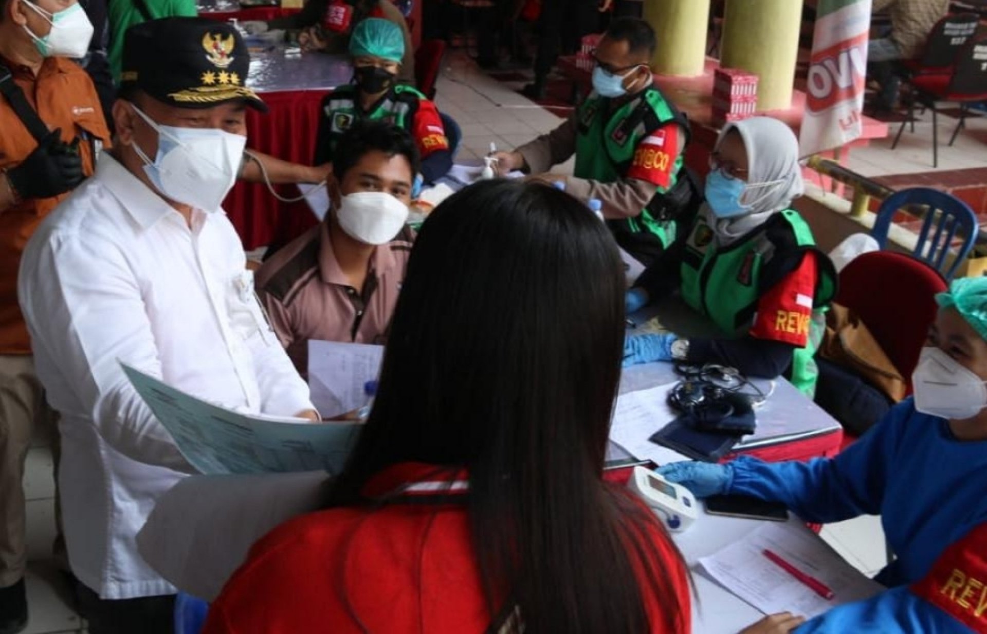 Gubernur Tinjau Vaksinasi COVID-19 Massal Serentak Se-Kalteng dalam rangka HUT ke-76 RI
