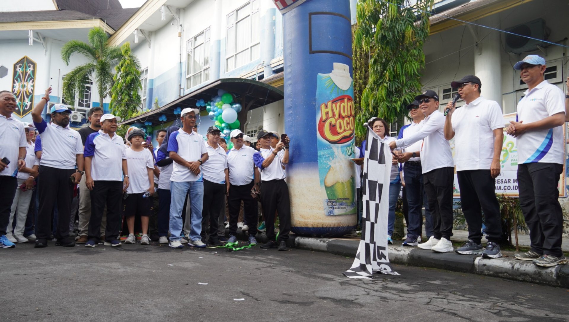 Jalan Sehat Bersama UPR, Gubernur Kalteng Ajak Mahasiswa Jadi Generasi Sehat