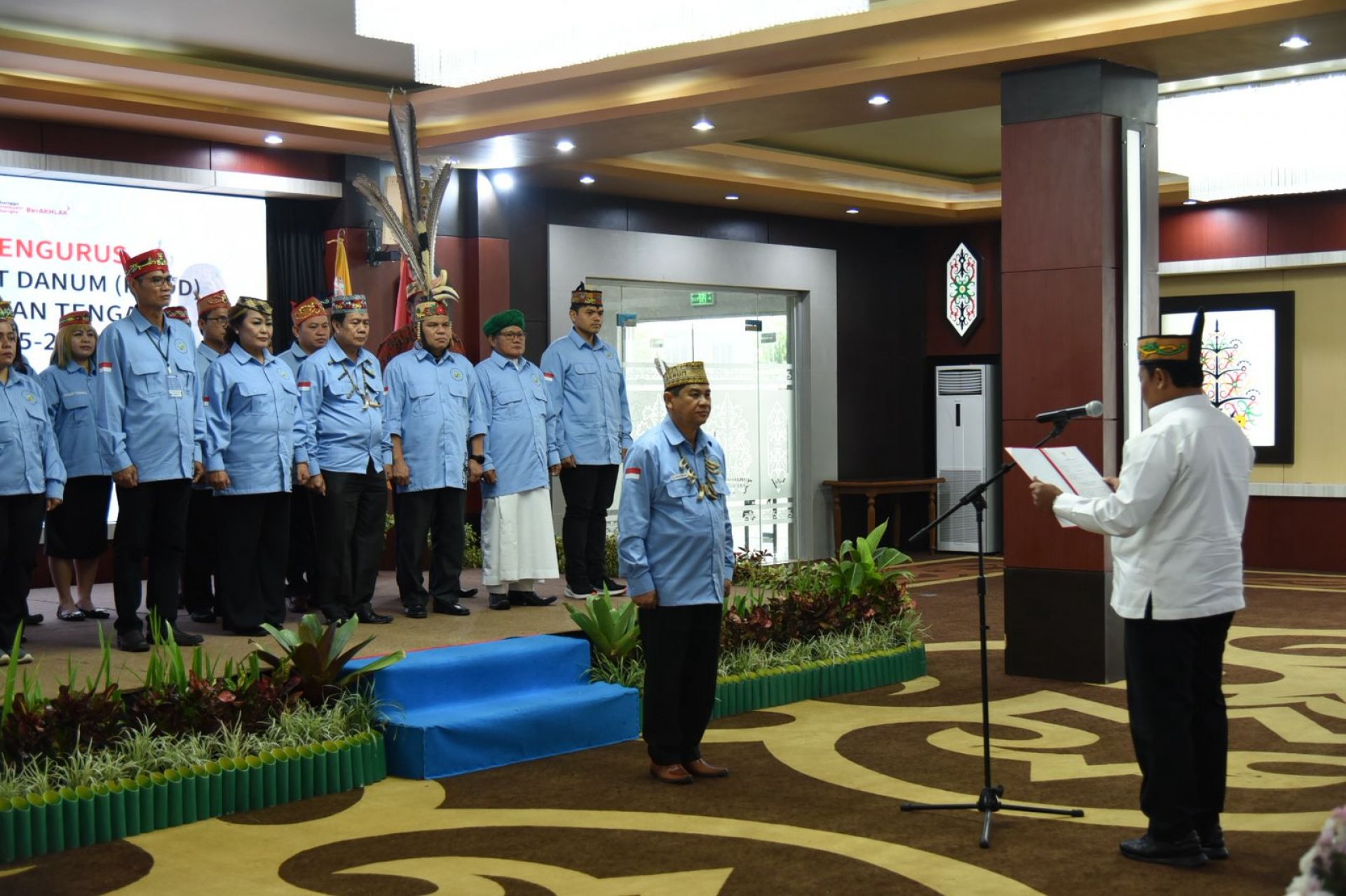 Wagub Edy Pratowo Lantik Pengurus Kerukunan Warga Ot Danum Kalteng Periode 2025–2030