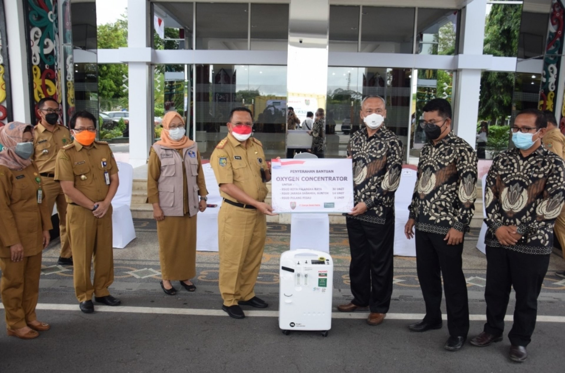 Pemprov Kalteng Terima Bantuan CSR 49 Unit Konsentrator Oksigen dari PT Karya Dewi Putra