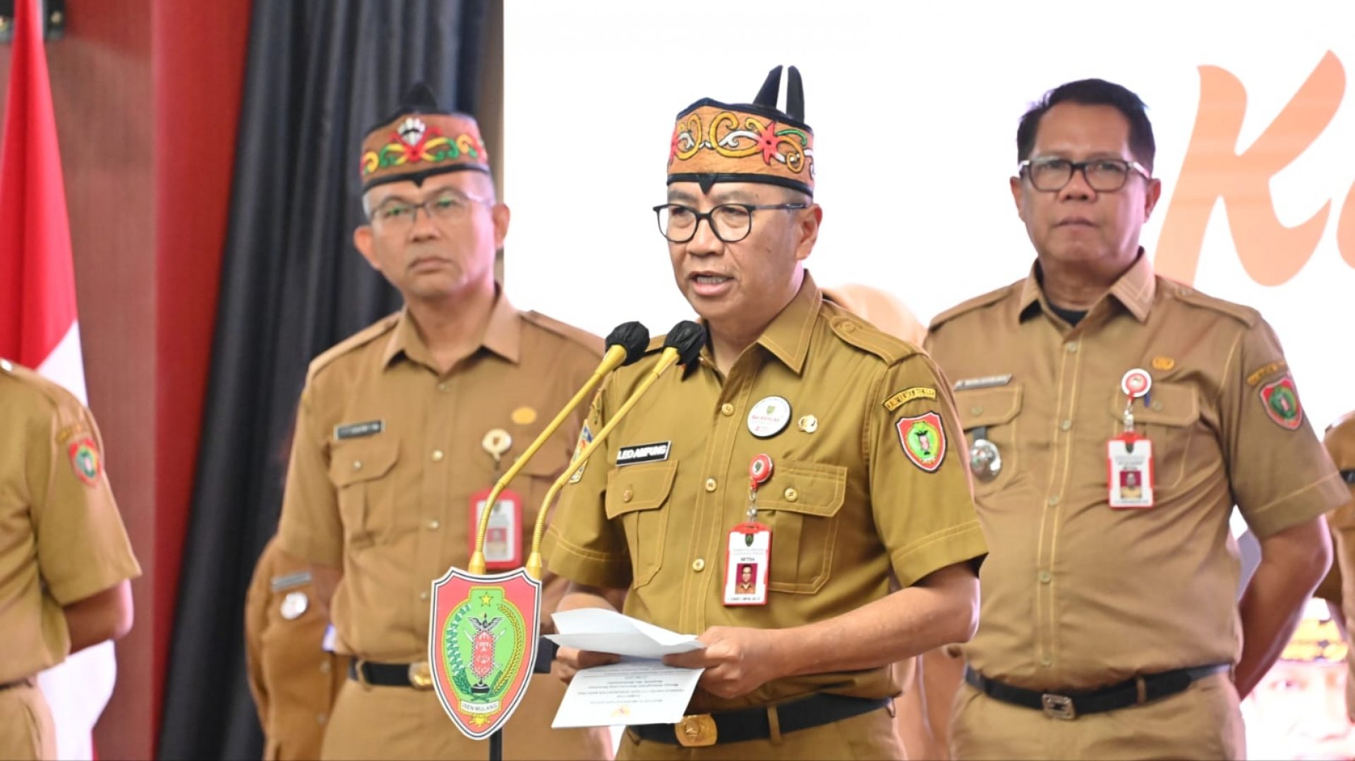 Plt. Sekda Leonard S. Ampung Pimpin Upacara Peringatan ke-117 Harkitnas di Lingkungan Sekretariat Daerah