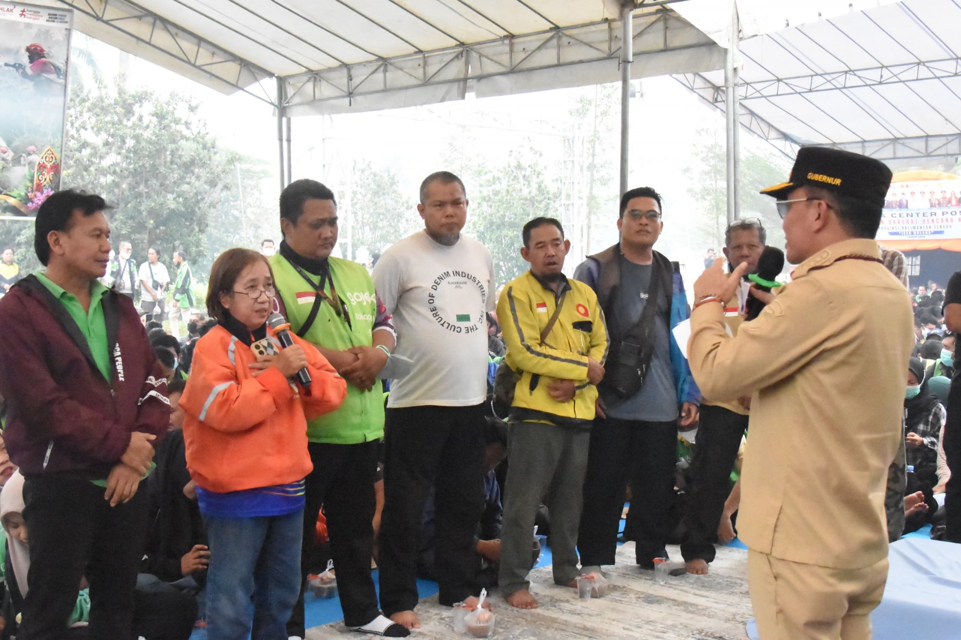 Gubernur Agustiar Sabran Salurkan Bantuan Pangan bagi Pengemudi Ojol Terdampak Karhutla