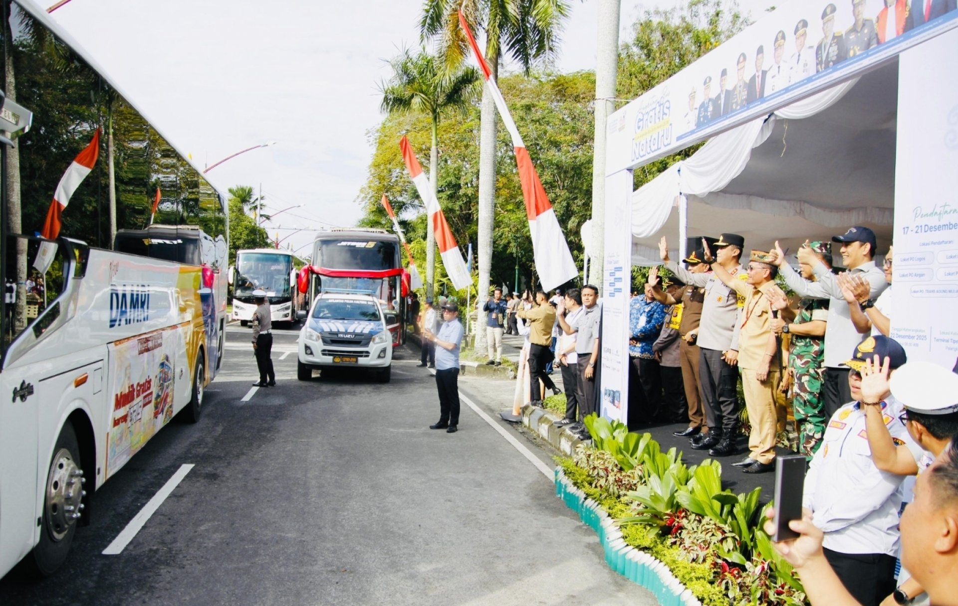 Gubernur Kalteng Agustiar Sabran Melepas Keberangkatan 9 Unit Armada Bus Gratis Nataru