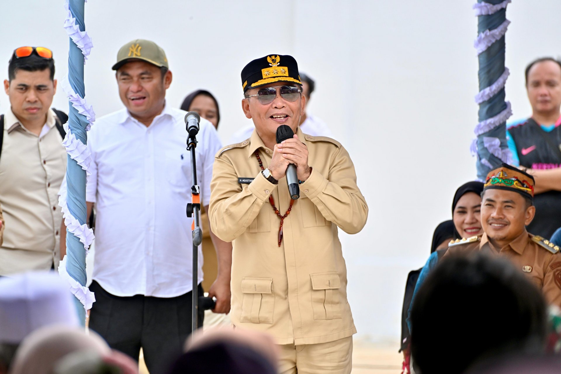 Kunjungi Hanau Seruyan, Gubernur Kalteng Salurkan Bantuan Bagi Masyarakat Sambut Idulfitri dan Nyepi