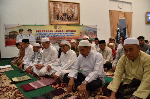 Setda Prov Kalteng Sekda Nuryakin Lepas Jamaah Umroh Kerukunan Keluarga Bakumpai Kalteng 2189