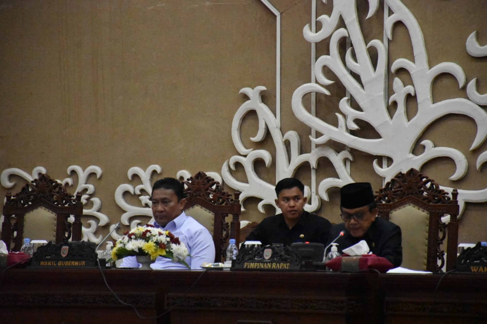 Wagub Dengarkan Pemandangan Fraksi atas 4 Raperda Perubahan Bentuk Hukum Perseroda dan Pertanggungjawaban APBD 2022