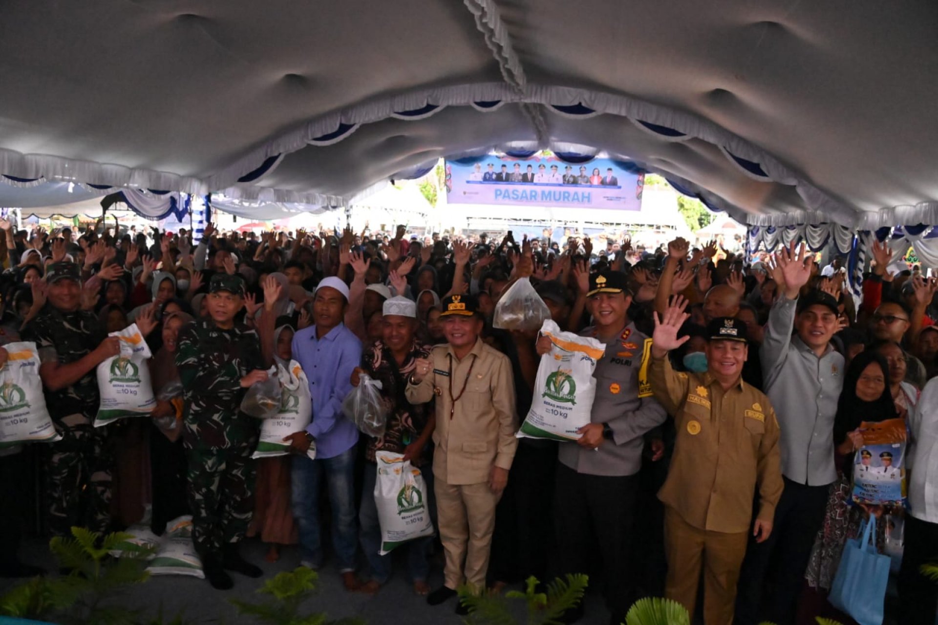 Gubernur Kalteng Salurkan Banpres dan KHBS untuk Warga Kotim Jelang Idul Fitri