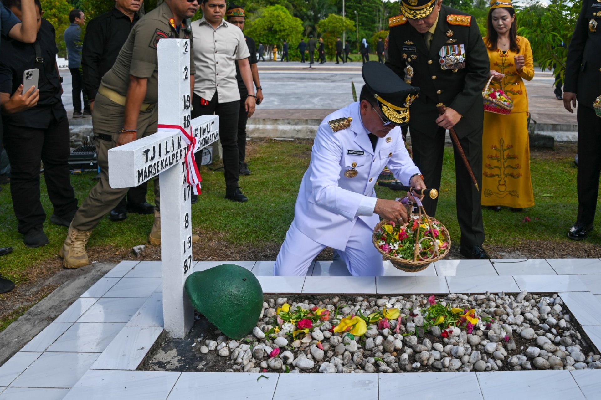 Peringati Hari Jadi ke-69 Kalteng, Gubernur Agustiar Sabran Pimpin Upacara dan Ziarah TMP Sanaman Lampang