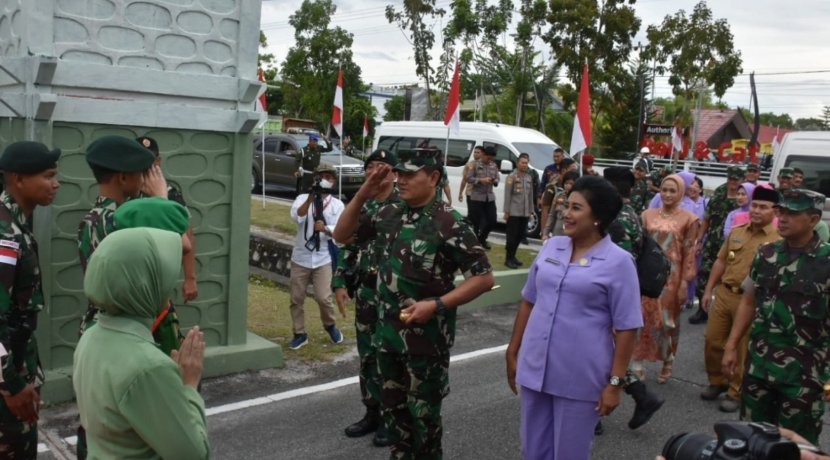 Gubernur Kalteng Dampingi Panglima TNI Lepas Satgas Yonif 631/Antang untuk Pengamanan Freeport Papua