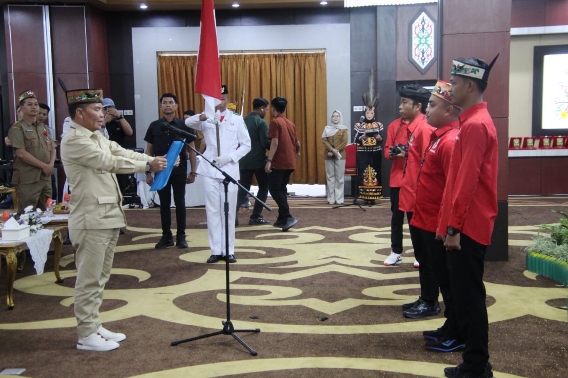 Gubernur Agustiar Sabran Kukuhkan DPP Perkumpulan Pemuda Dayak