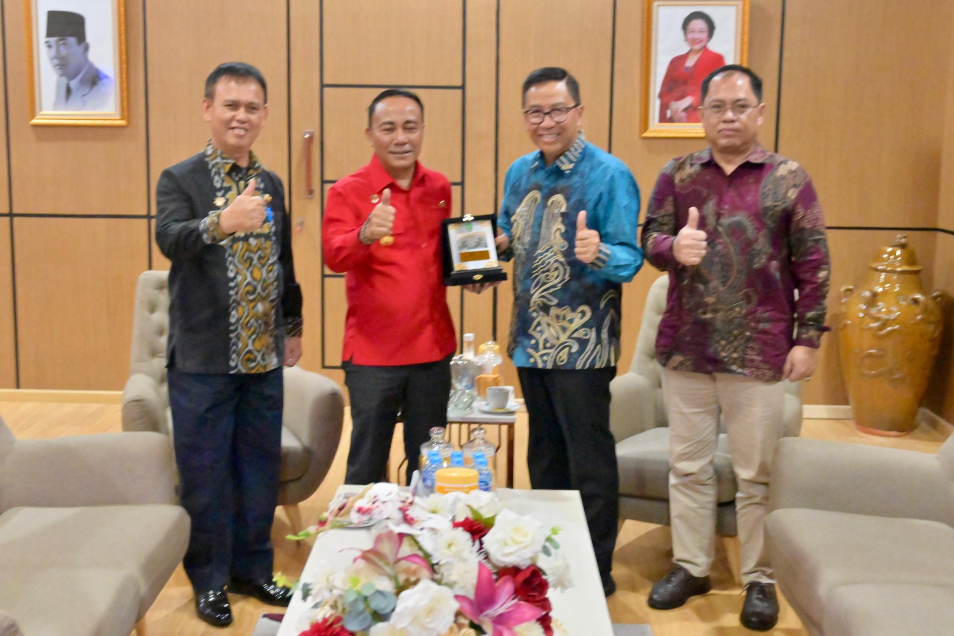 Bahas Konektivitas dan Rencana Jalan Penghubung Jembatan Jelai-Ketapang, Plt. Sekda Kalteng Bertemu Wagub Kalbar