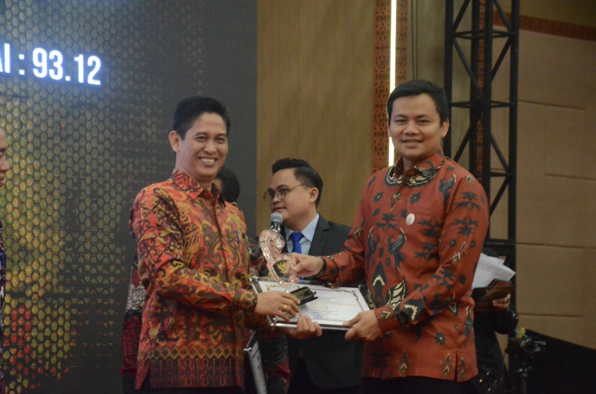 Biro Administrasi Pimpinan Setda Kalteng Raih Kategori Informatif pada Anugerah KIP Tahun 2022