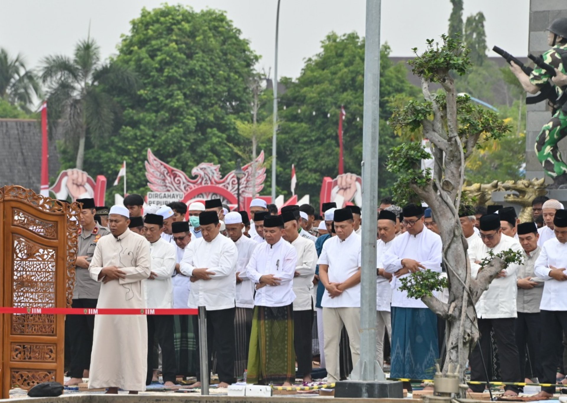 Gubernur Agustiar Sabran Bersama Masyarakat Kalteng Salat Istisqa Mohon Turunnya Hujan
