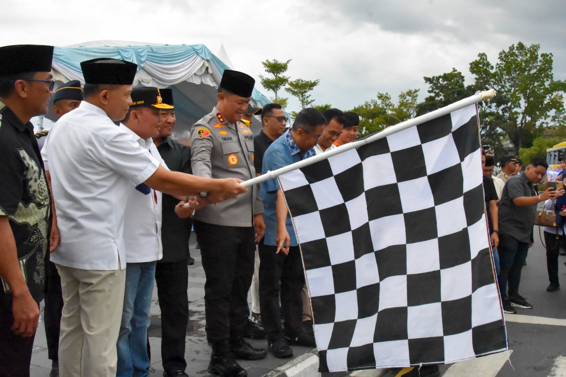 Gubernur Kalteng bersama Wagub dan Forkopimda Lepas Angkutan Mudik Gratis
