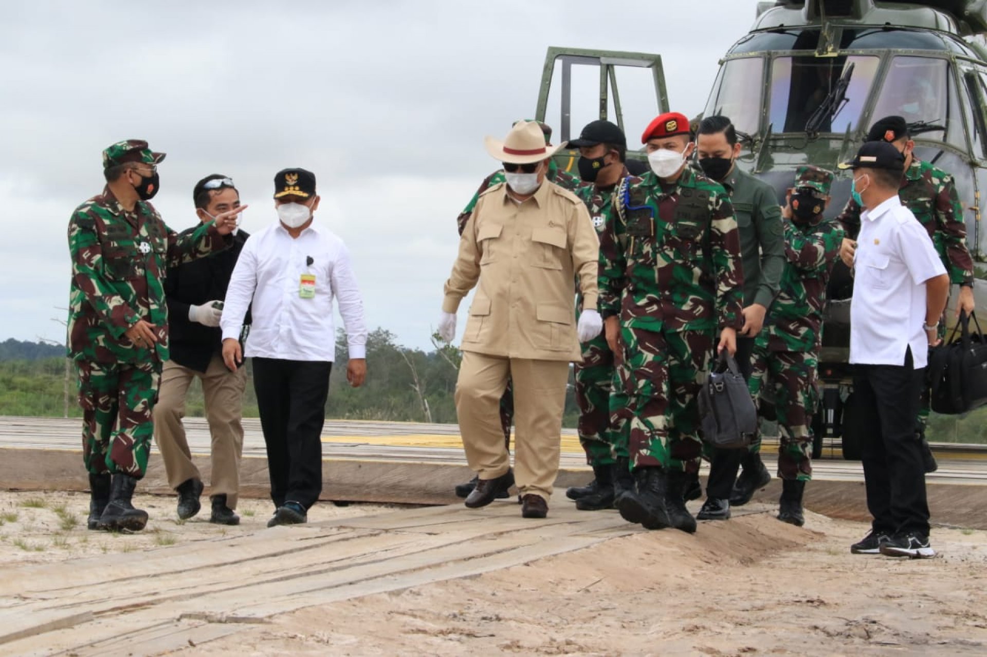 Gubernur Kalteng Dampingi Menhan Tinjau Progres Pengembangan Singkong di Kabupaten Gunung Mas