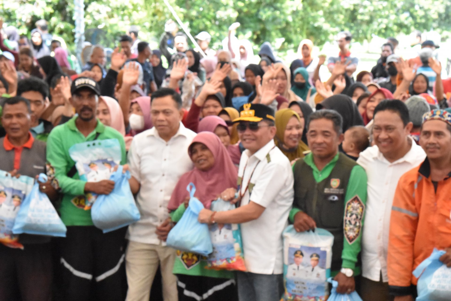 Jelang Lebaran, Gubernur Kalteng Buka Pasar Murah Bagi Ojol dan Petugas Kebersihan