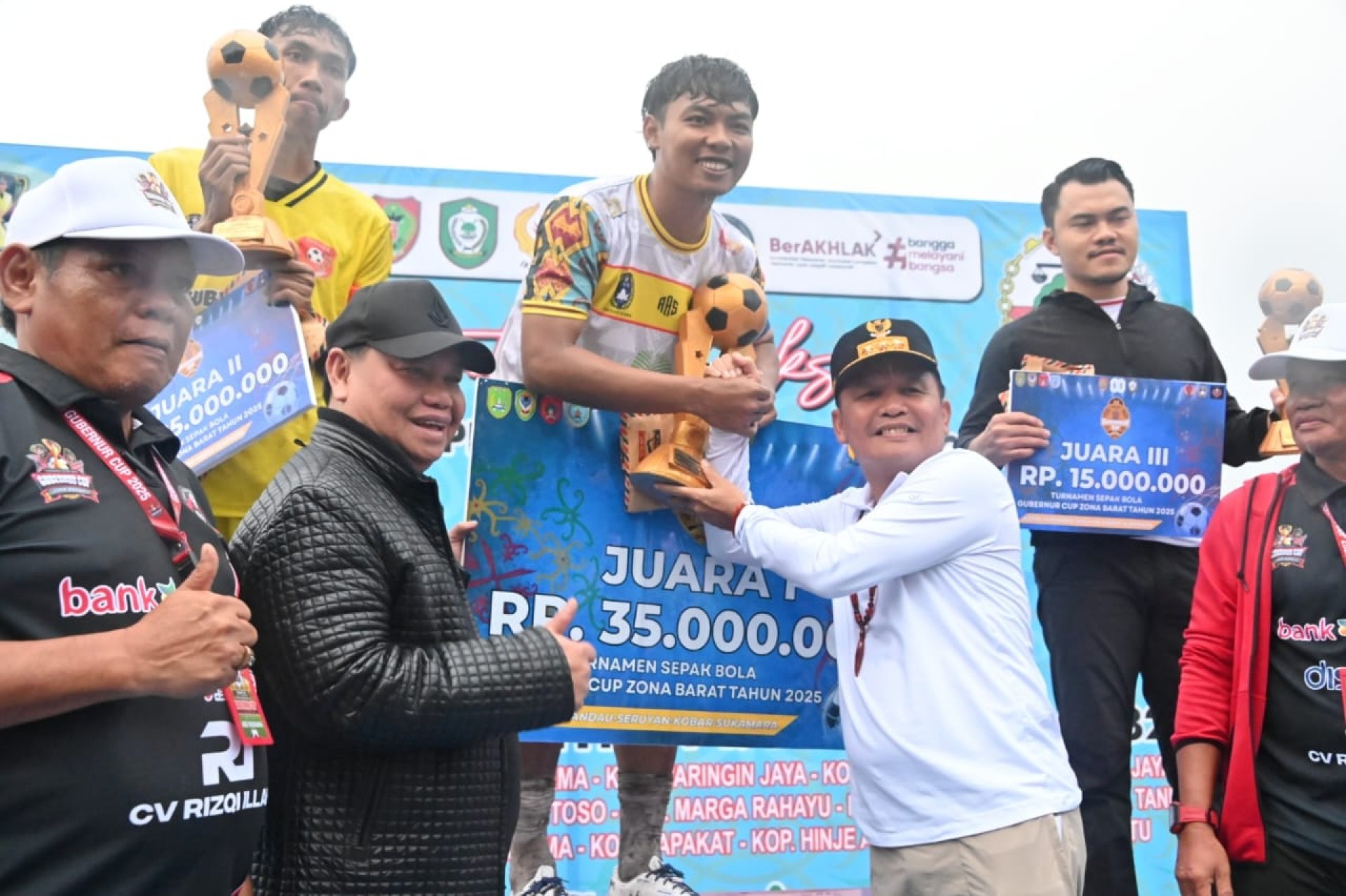 Gubernur Agustiar Sabran Resmi Tutup Turnamen Sepak Bola Gubernur Cup Zona Barat