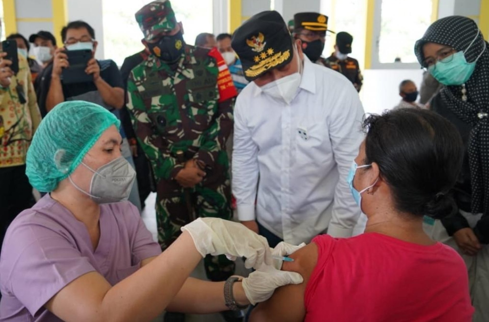 Gubernur Sugianto Sabran Beserta Wagub Edy Pratowo dan Forkopimda Tinjau Vaksinasi Massal di Palangka Raya