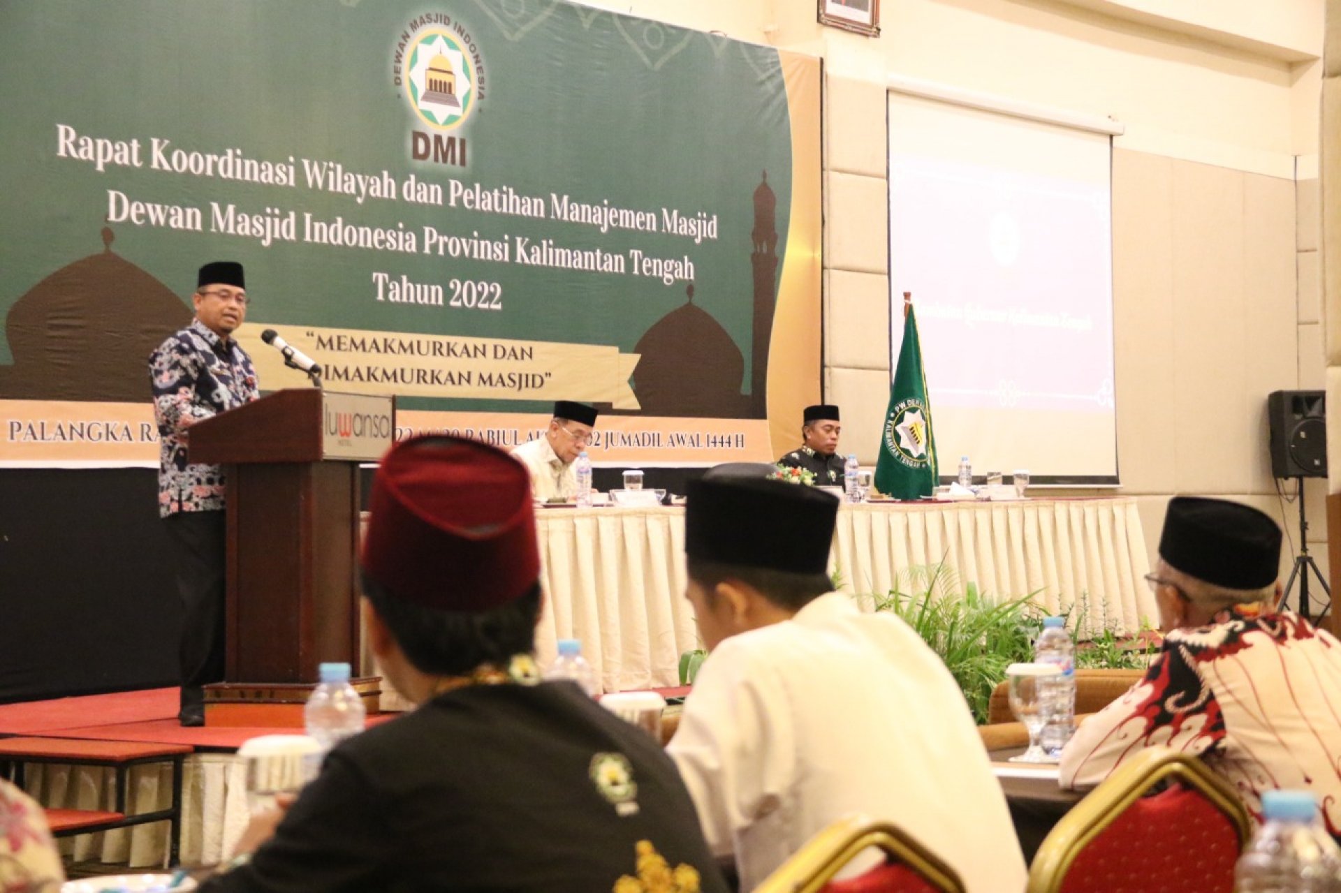Wakili Gubernur, Asisten Administrasi Umum Buka Rakorwil Dewan Masjid Indonesia Se-Kalteng