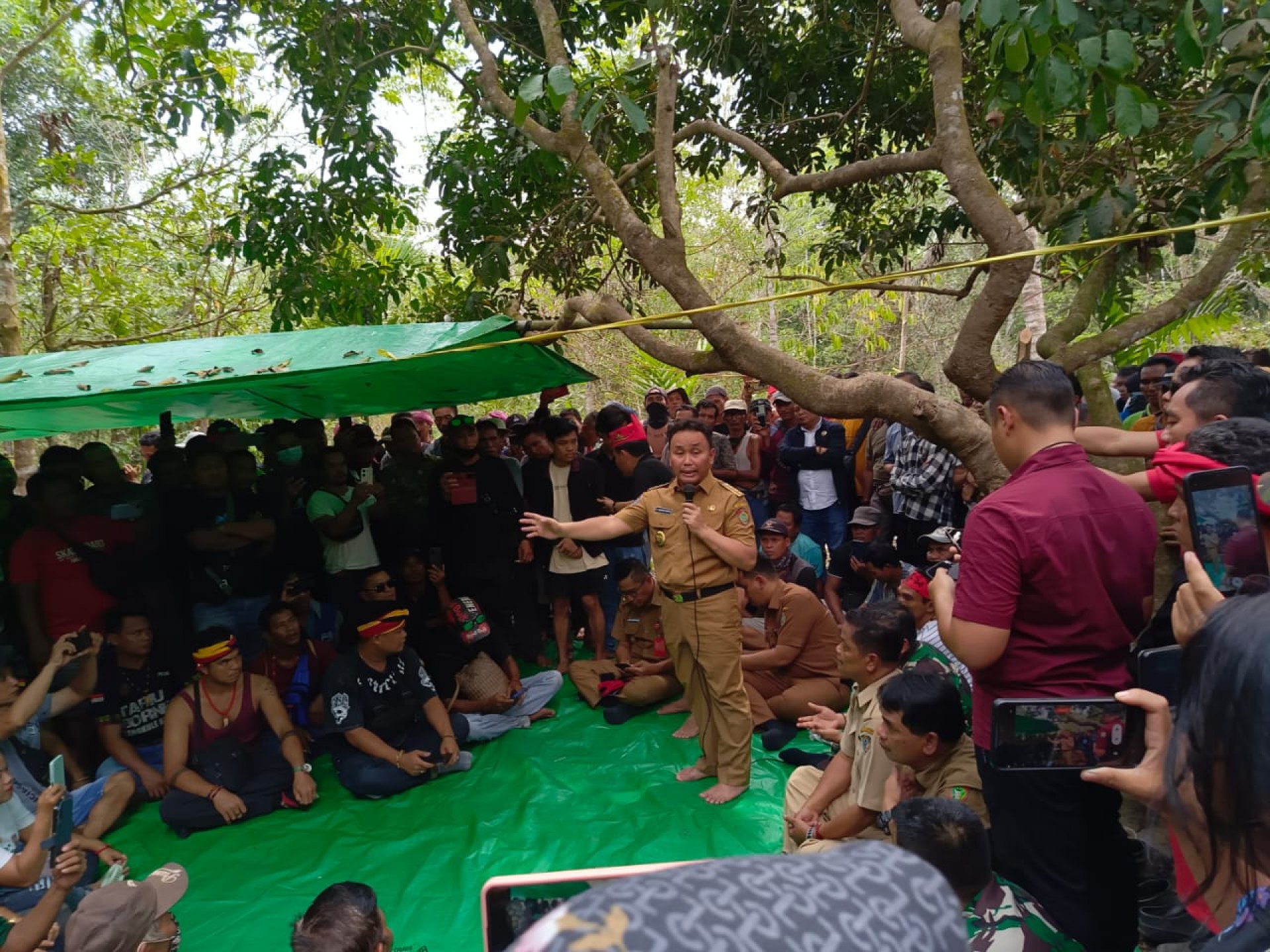 Gubernur Berdialog dengan Masyarakat di Bangkal dan Berkirim Surat ke Presiden