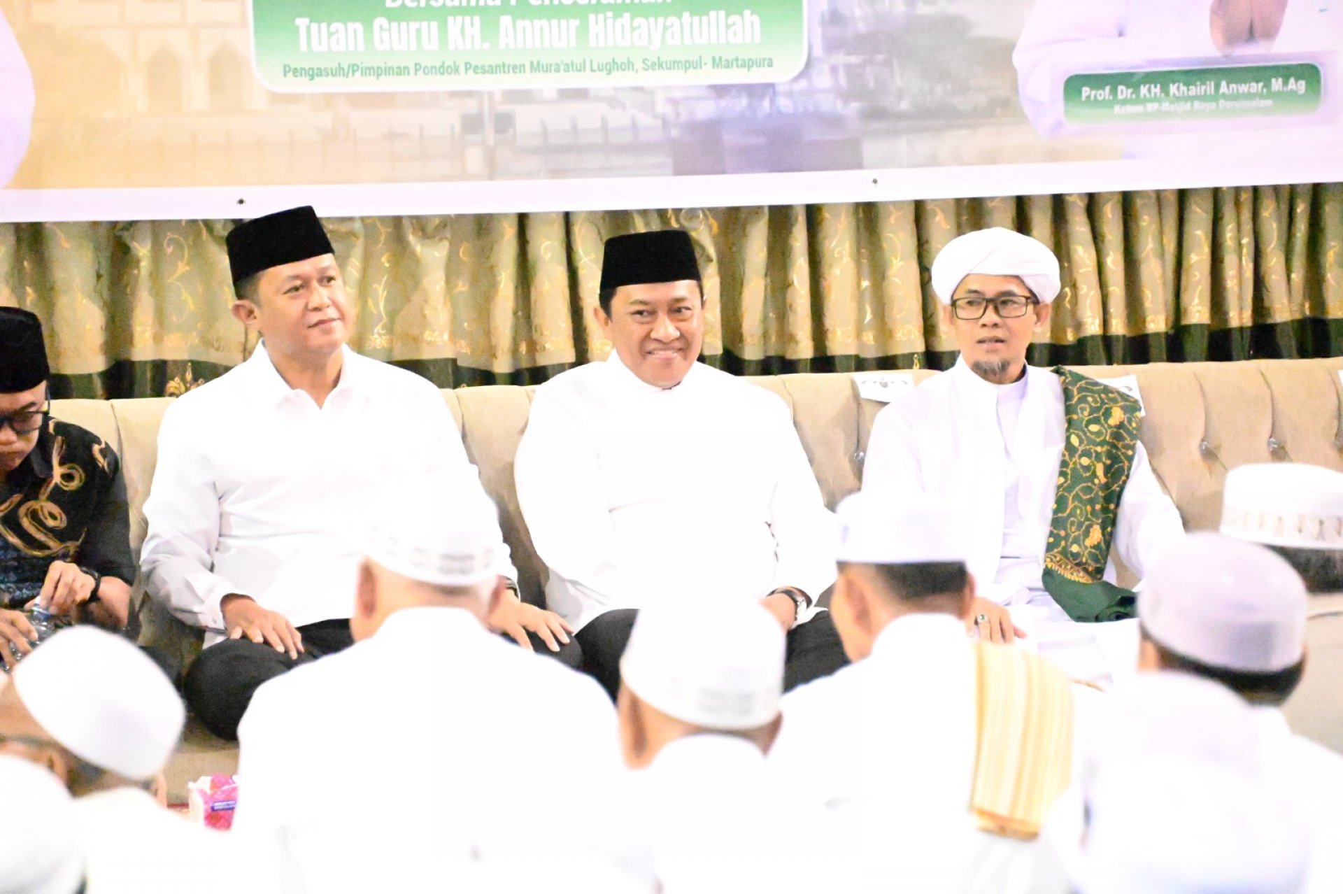 Wagub Kalteng Edy Pratowo Ikuti Peringatan Maulid Nabi di Masjid Raya Darussalam