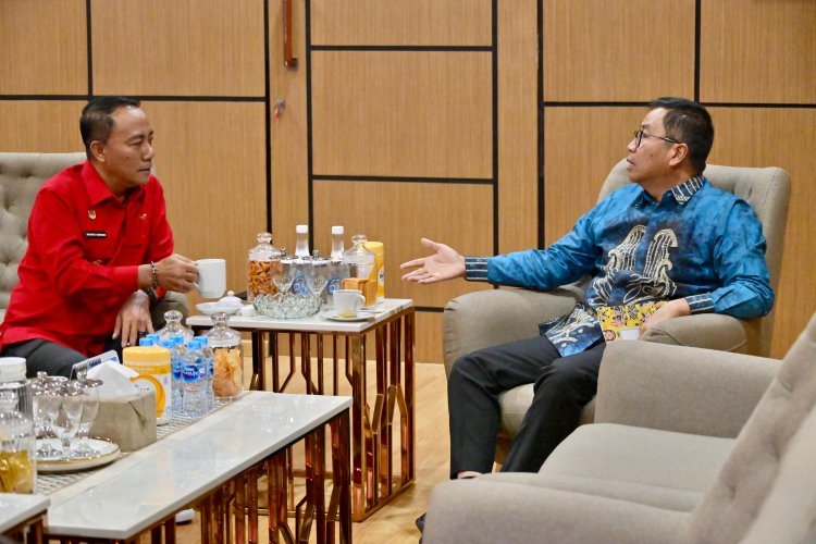 Setda Prov Kalteng - Bahas Konektivitas dan Rencana Jalan Penghubung  Jembatan Jelai-Ketapang, Plt. Sekda Kalteng Bertemu Wagub Kalbar