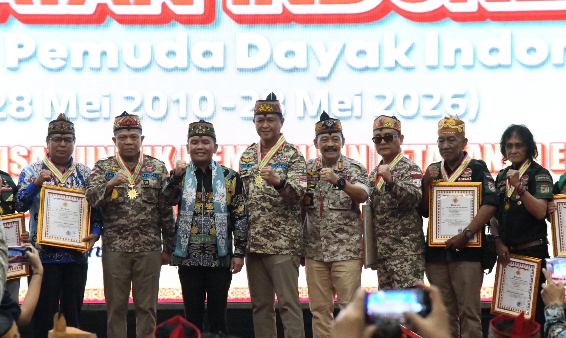 Gubernur Agustiar Sabran Ajak Perkuat Persatuan pada Perayaan HUT ke-16 GERDAYAK Indonesia