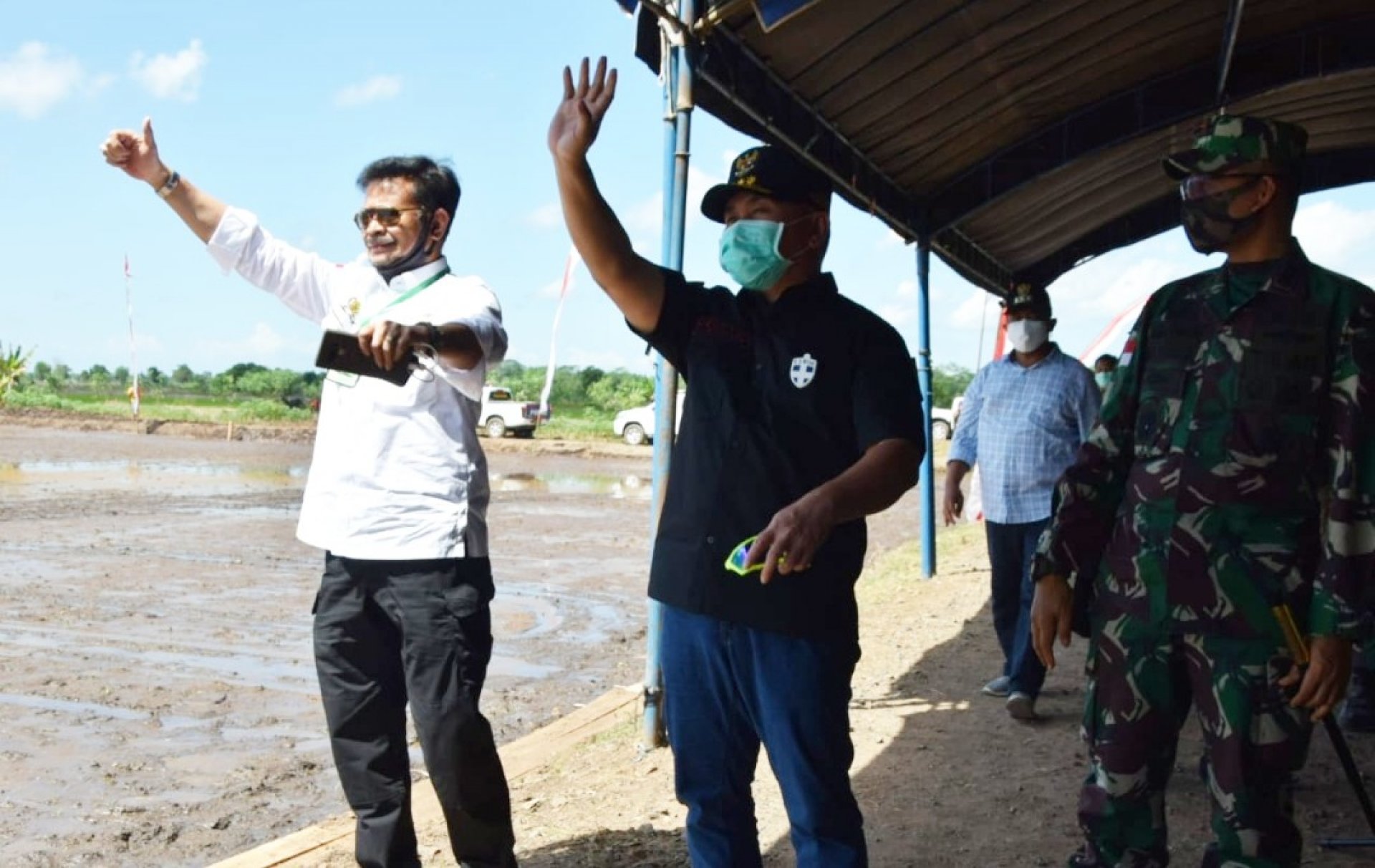 TINJAU LOKASI FOOD ESTATE BERSAMA GUBERNUR SUGIANTO SABRAN, MENTAN YASIN LIMPO: KALTENG AKAN JADI PERCONTOHAN PERTANIAN MODERN