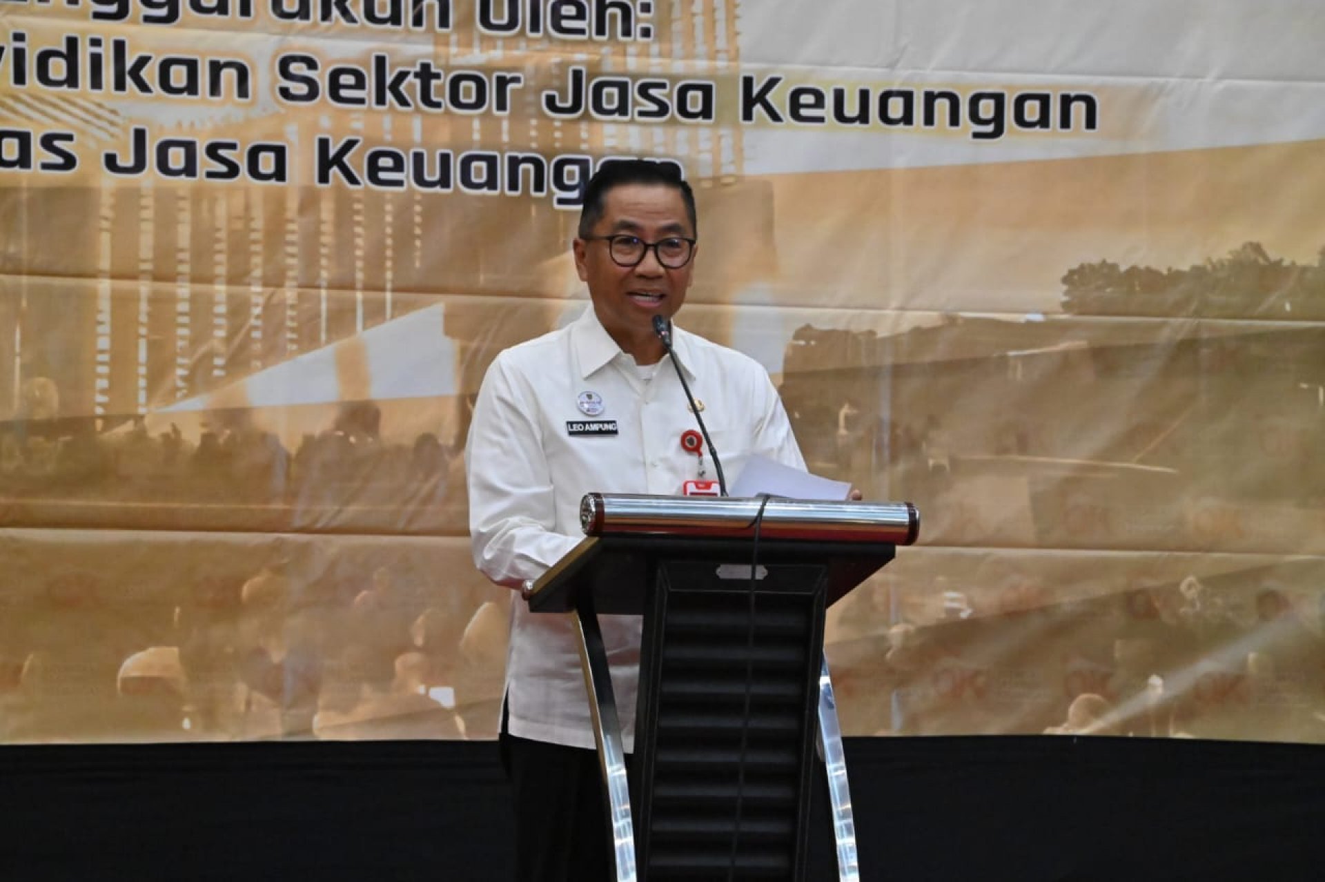 Plt. Sekda Leonard S. Ampung: Perlu Kolaborasi Kuat Lintas Sektor Atasi Persoalan Sektor Jasa Keuangan