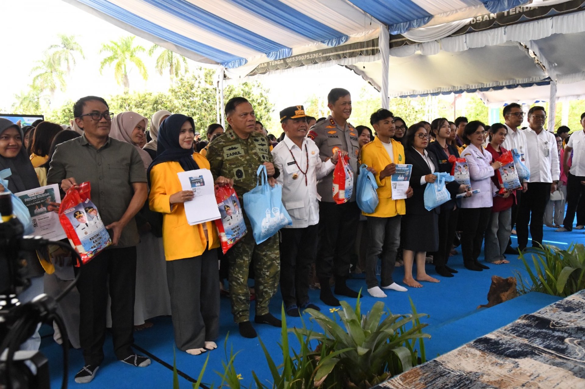 Gubernur Agustiar Sabran Buka Pasar Murah Spesial Hari Jadi ke-69 Kalteng untuk Mahasiswa