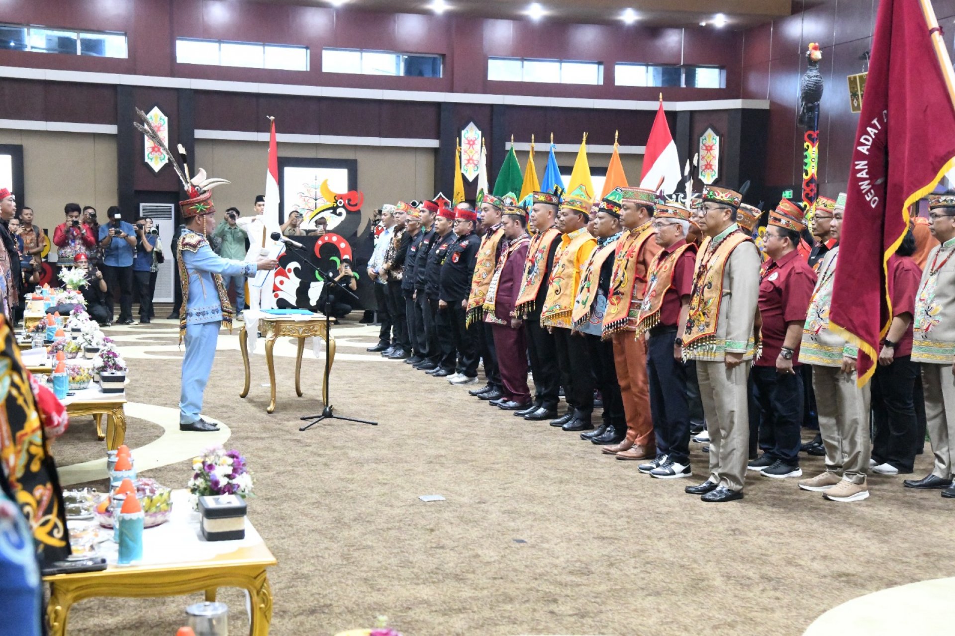 Gubernur Kalteng Agustiar Sabran Lantik Pengurus DAD dan BATAMAD Kabupaten/Kota