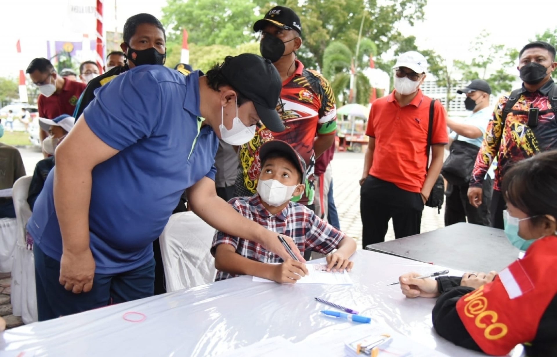 Wakil Gubernur Edy Pratowo Hadiri Senam Bersama dan Vaksinasi Merdeka dalam rangka Hari Pahlawan