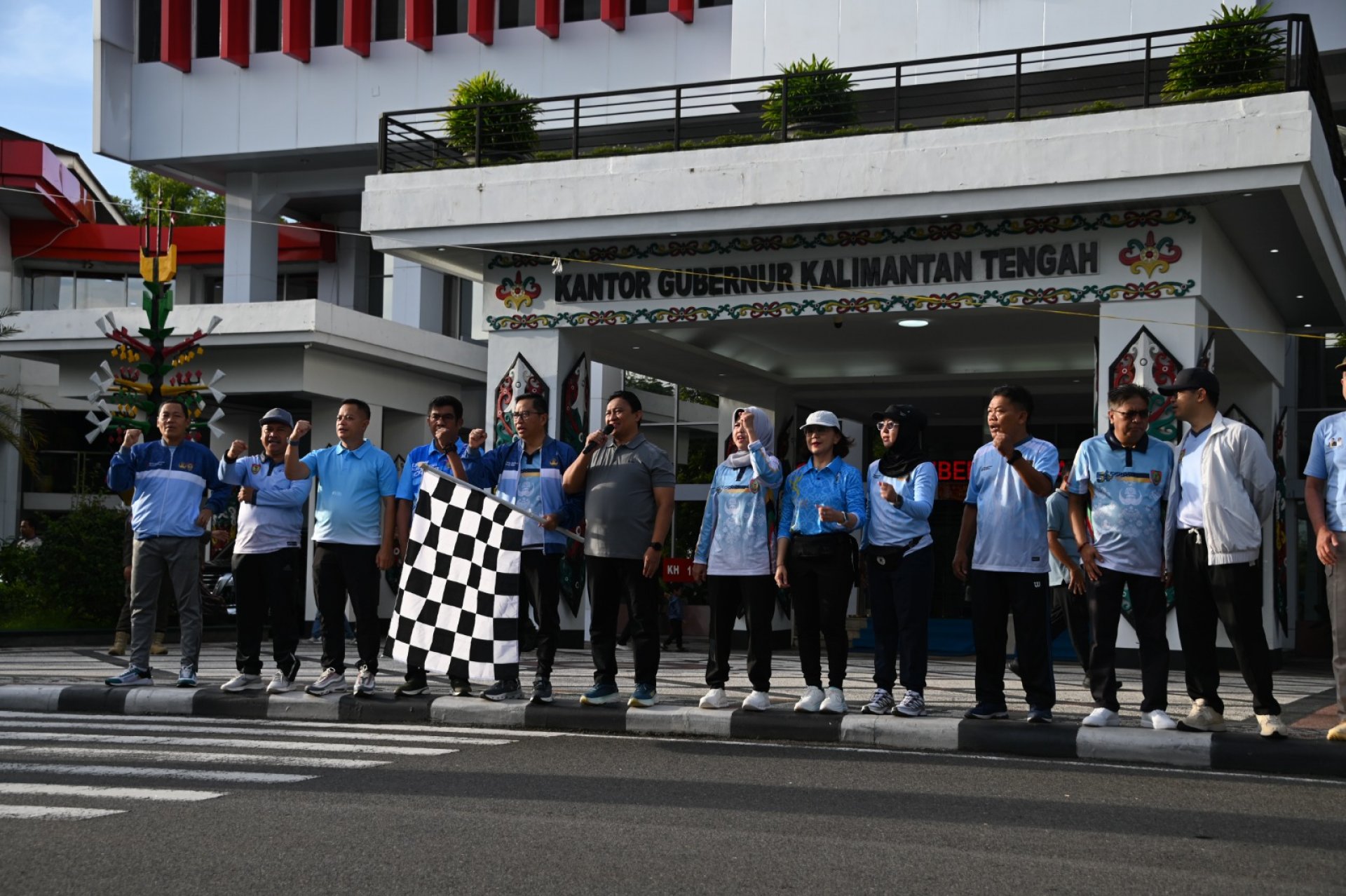 Wagub Kalteng Lepas Peserta Jalan Sehat Hari Desa Nasional