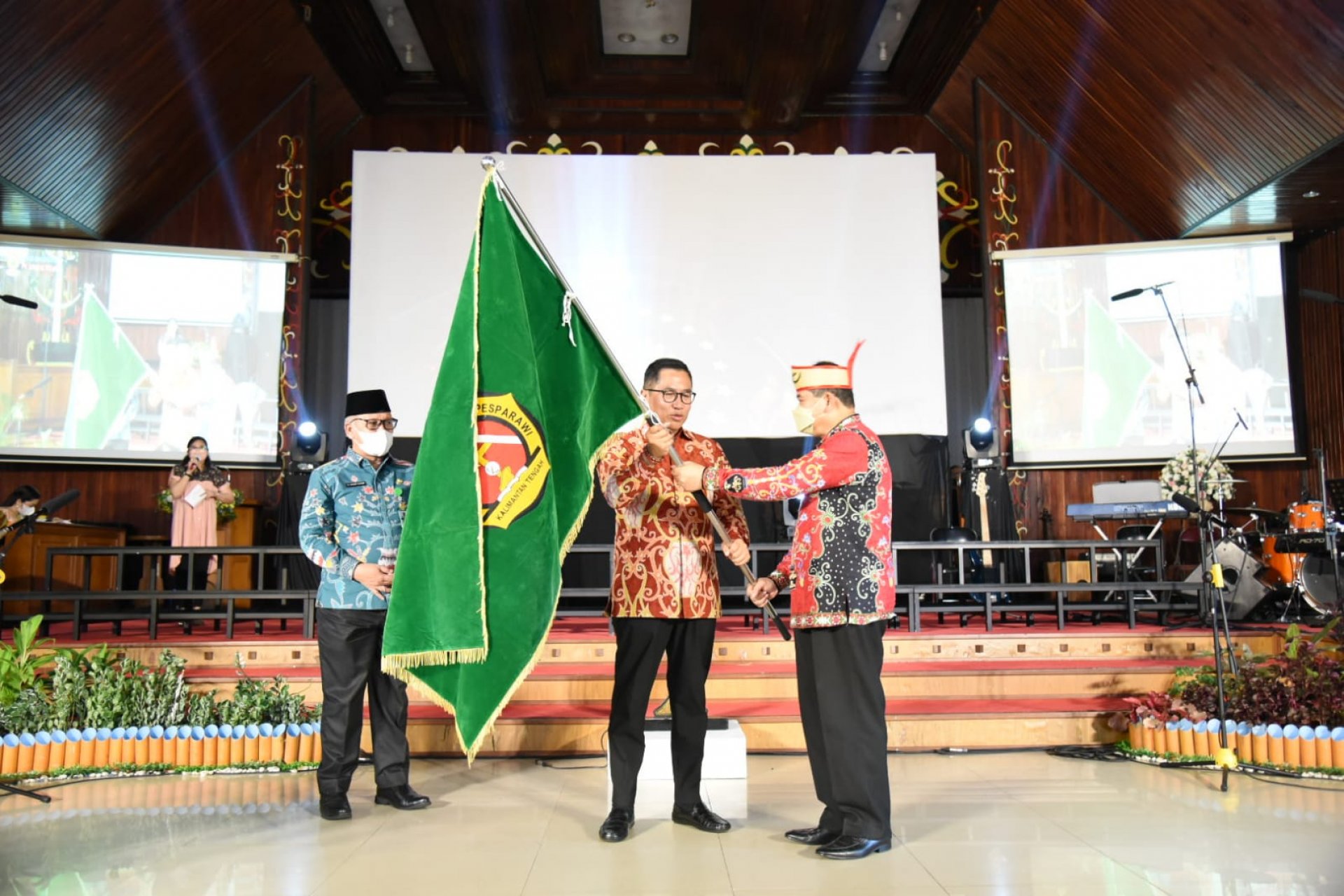 Wakili Gubernur, Asisten Ekobang Lepas Kontingen Kalteng Berlaga di Pesparawi Nasional ke-13 Yogyakarta