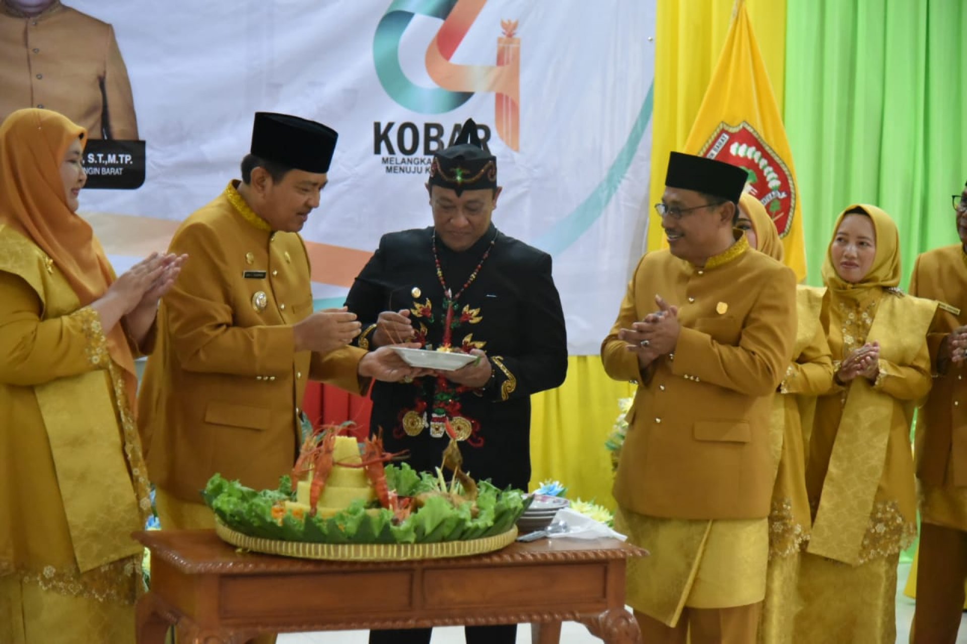 Wagub Ramah Tamah Bersama Pemkab usai Pimpin Upacara Hari Jadi ke-64 Kotawaringin Barat