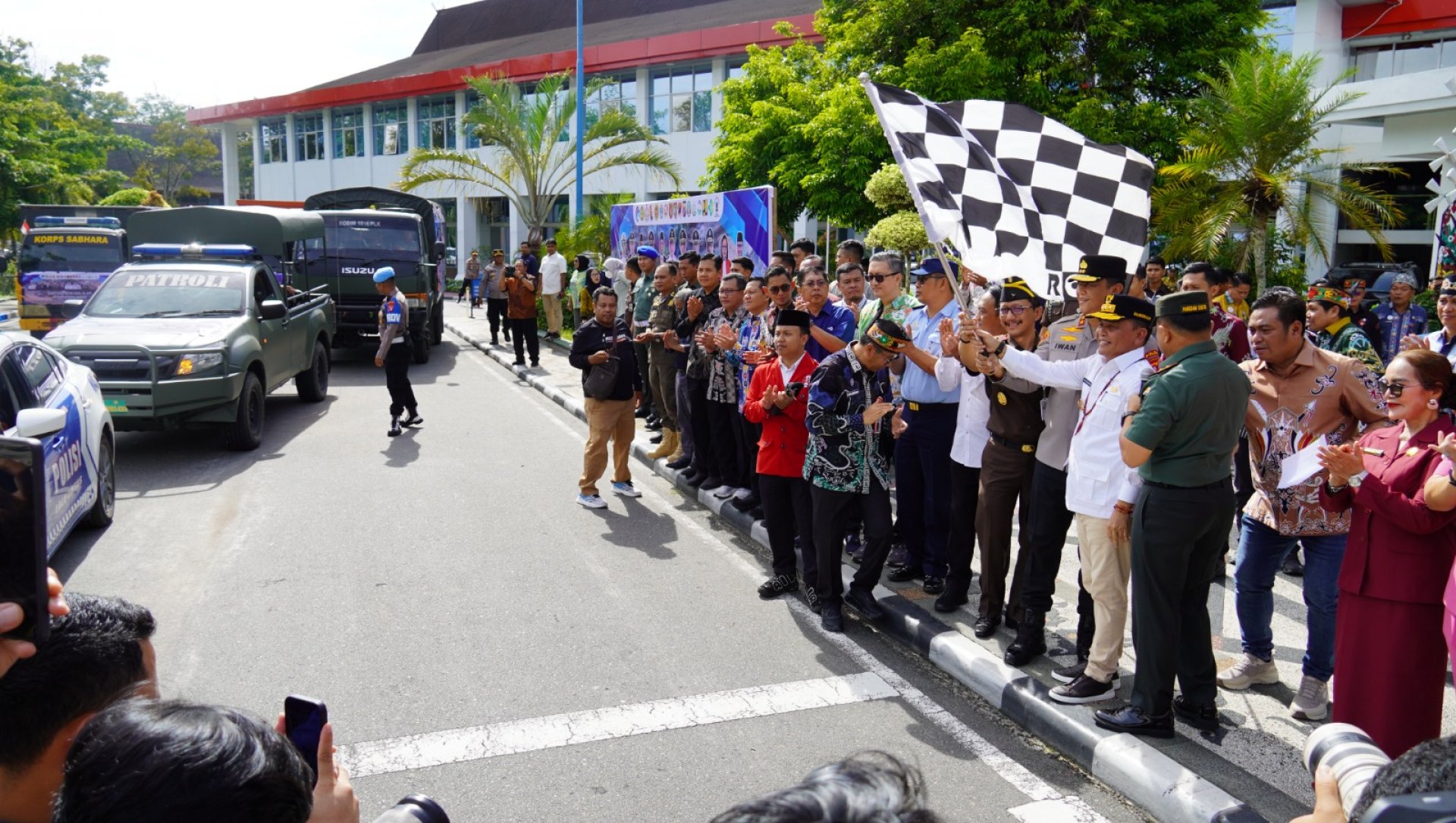 Pemprov Kalteng Salurkan Bantuan ke Tiga Daerah Terdampak Bencana di Pulau Sumatra