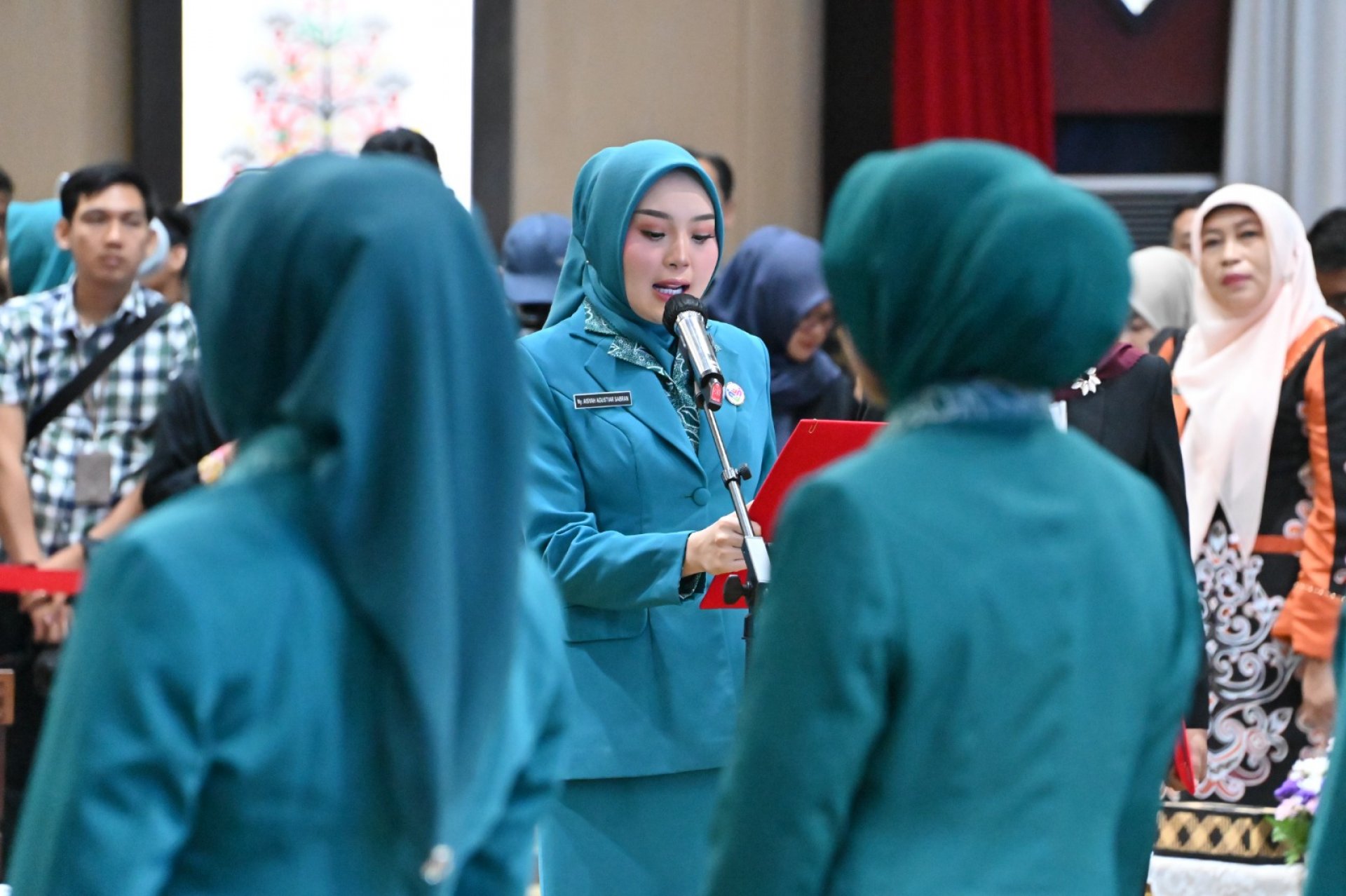 Ketua TP PKK Provinsi Kalteng Lantik Ketua PKK dan Posyandu 12 Kabupaten/Kota