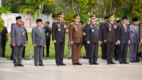 Setda Prov Kalteng Sekda Kalteng Nuryakin Ikuti Ziarah Dan Tabur