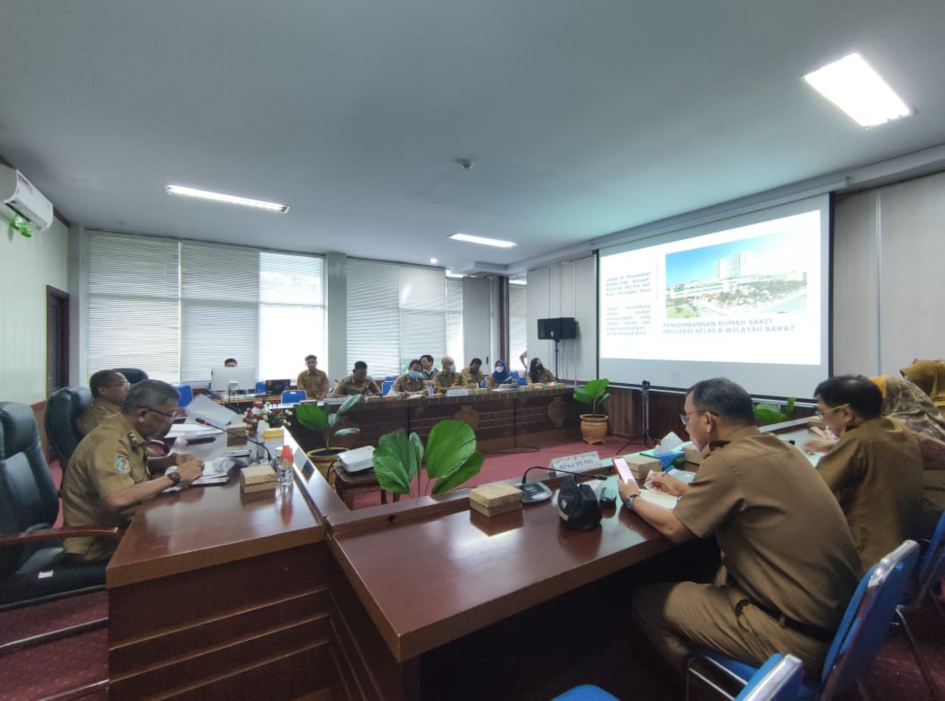 Asisten Pemkesra Rapat dengan Dinas Terkait Bahas Pengadaan Tanah Untuk RSUD Rujukan Wilayah Barat di Hanau