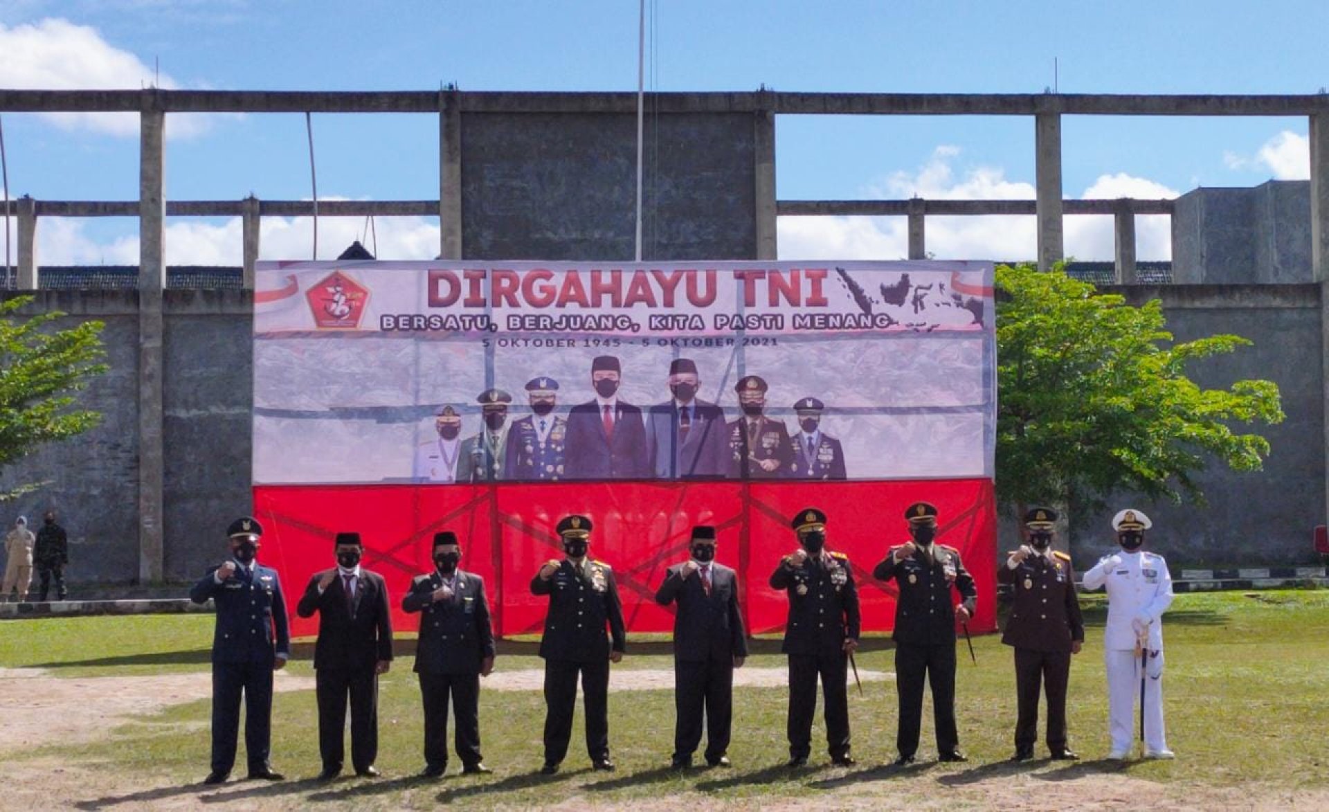 Hadiri Peringatan HUT ke-76 TNI, Pj. Sekda Kalteng Sampaikan Apresiasi atas Peran TNI dalam Penanganan COVID-19