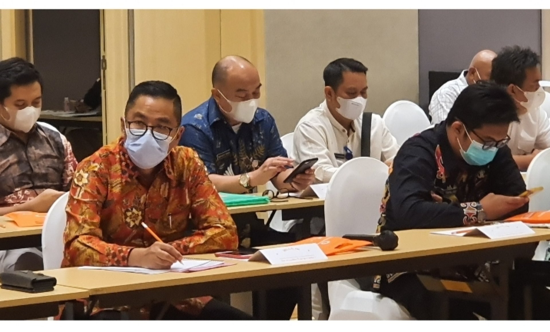 Wakili Pj. Sekda, Asisten Ekobang Hadiri Rakor Program BBM 1 Harga di Wilayah Kalimantan