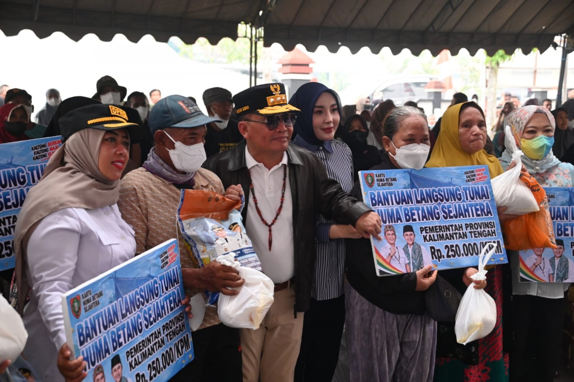 Gubernur Kalteng Salurkan KHBS dan Bantuan Pangan untuk Masyarakat Terdampak Karhutla di Kobar