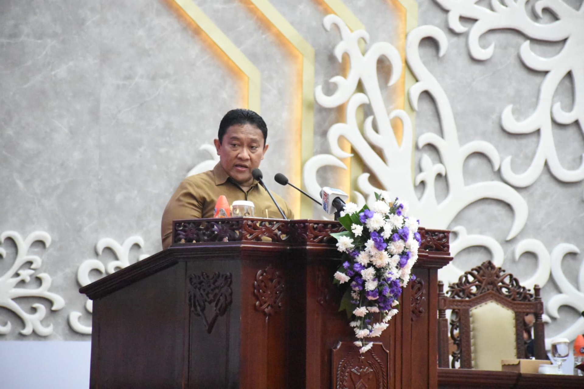 Wagub Sampaikan Jawaban atas Pemandangan DPRD terhadap Raperda Pertanggungjawaban APBD Kalteng Tahun 2024