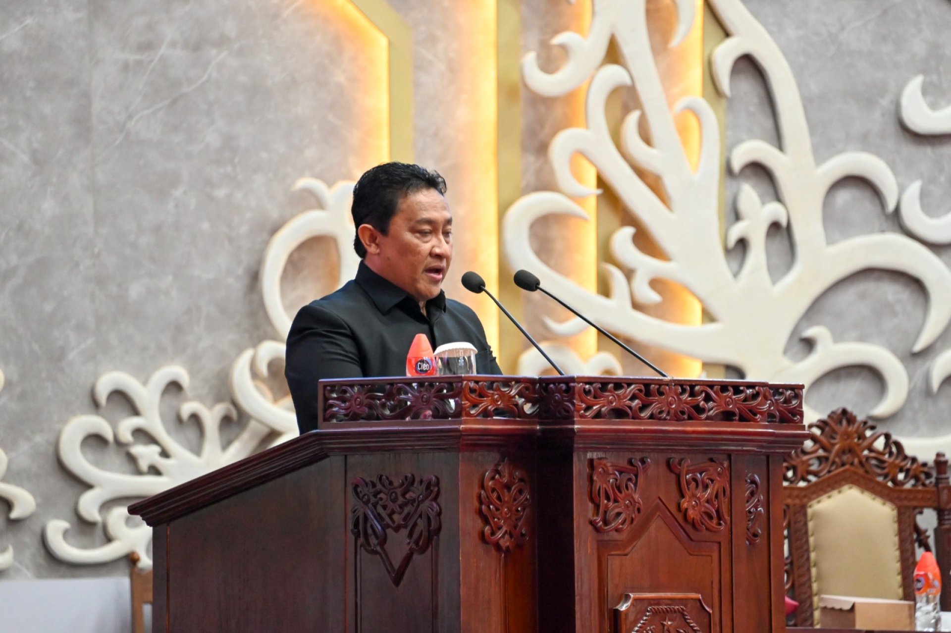 Wagub Kalteng Sampaikan Jawaban Atas Pemandangan Umum DPRD Terhadap Raperda Perpustakaan, Kearsipan, dan PTSP
