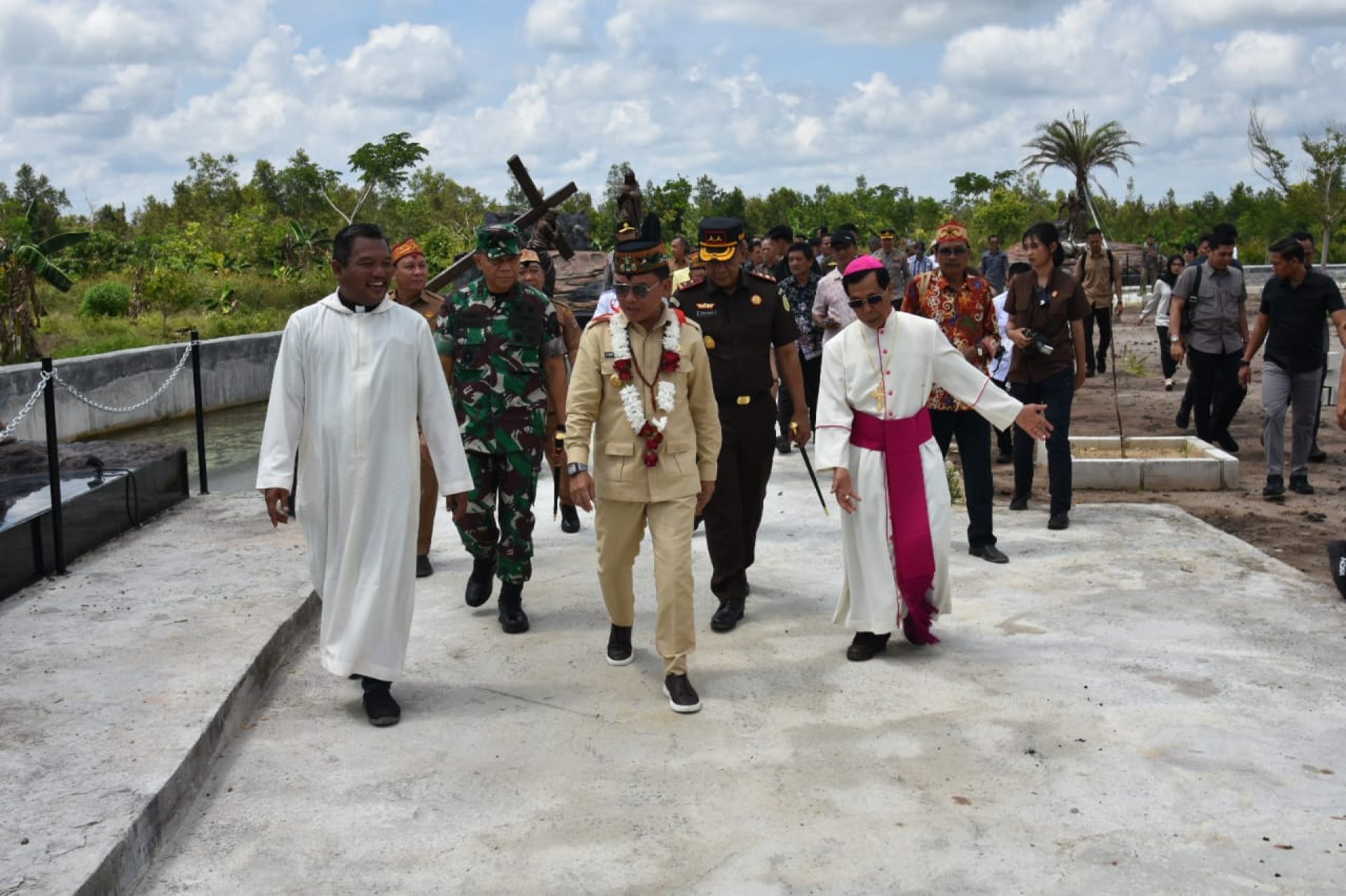 Junjung Tinggi Semangat Toleransi, Gubernur Kalteng Hadiri Peresmian Jalan Salib Catholik Center Palangka Raya