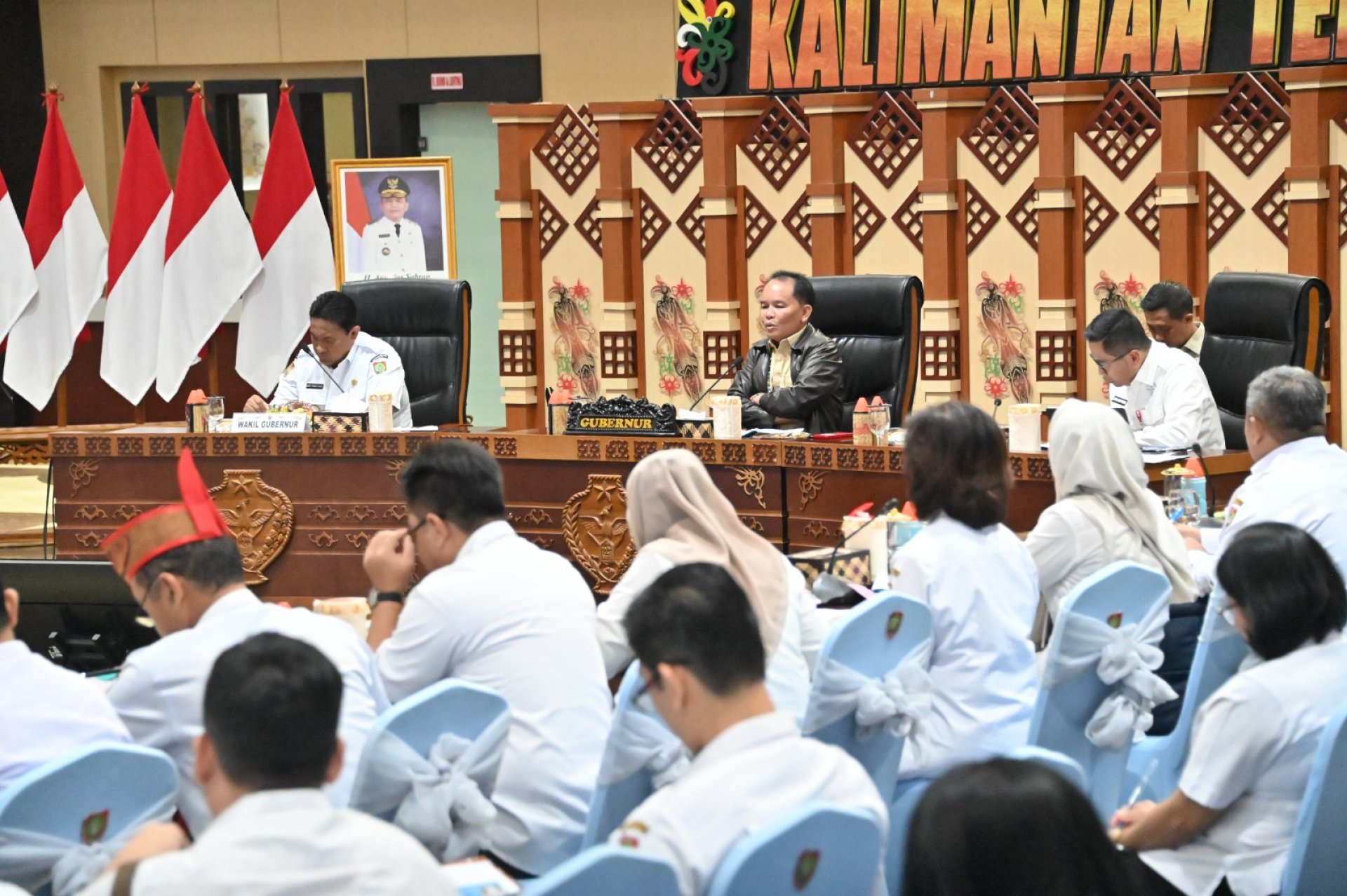 Gubernur didampingi Wagub dan Plt. Sekda Pimpin Rapat Bersama Para Kepala Perangkat Daerah Bahas Program Prioritas