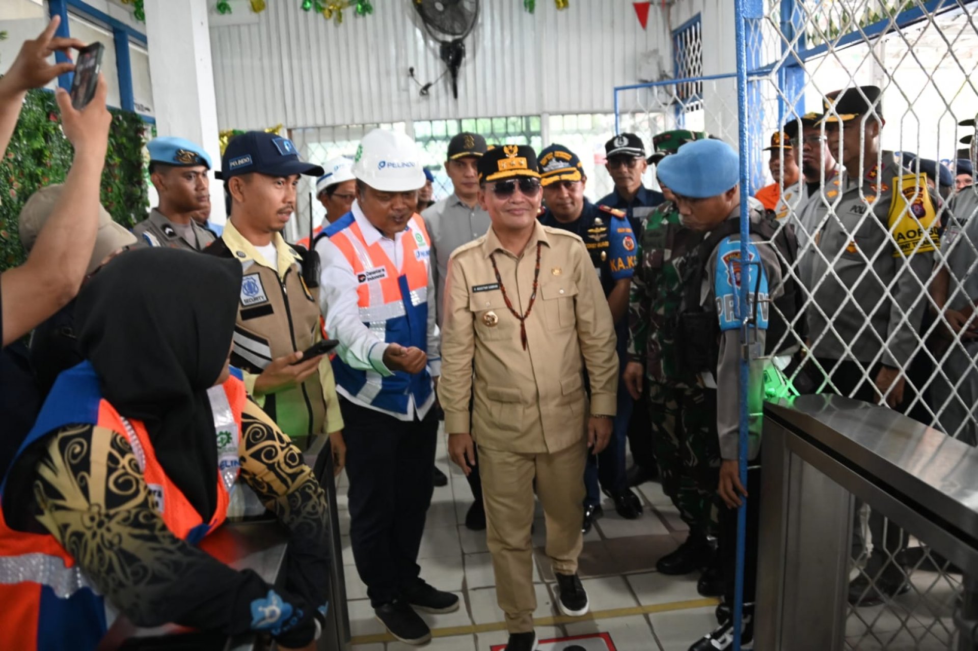Gubernur Kalteng Agustiar Sabran Pantau Arus Mudik di Pelabuhan Sampit
