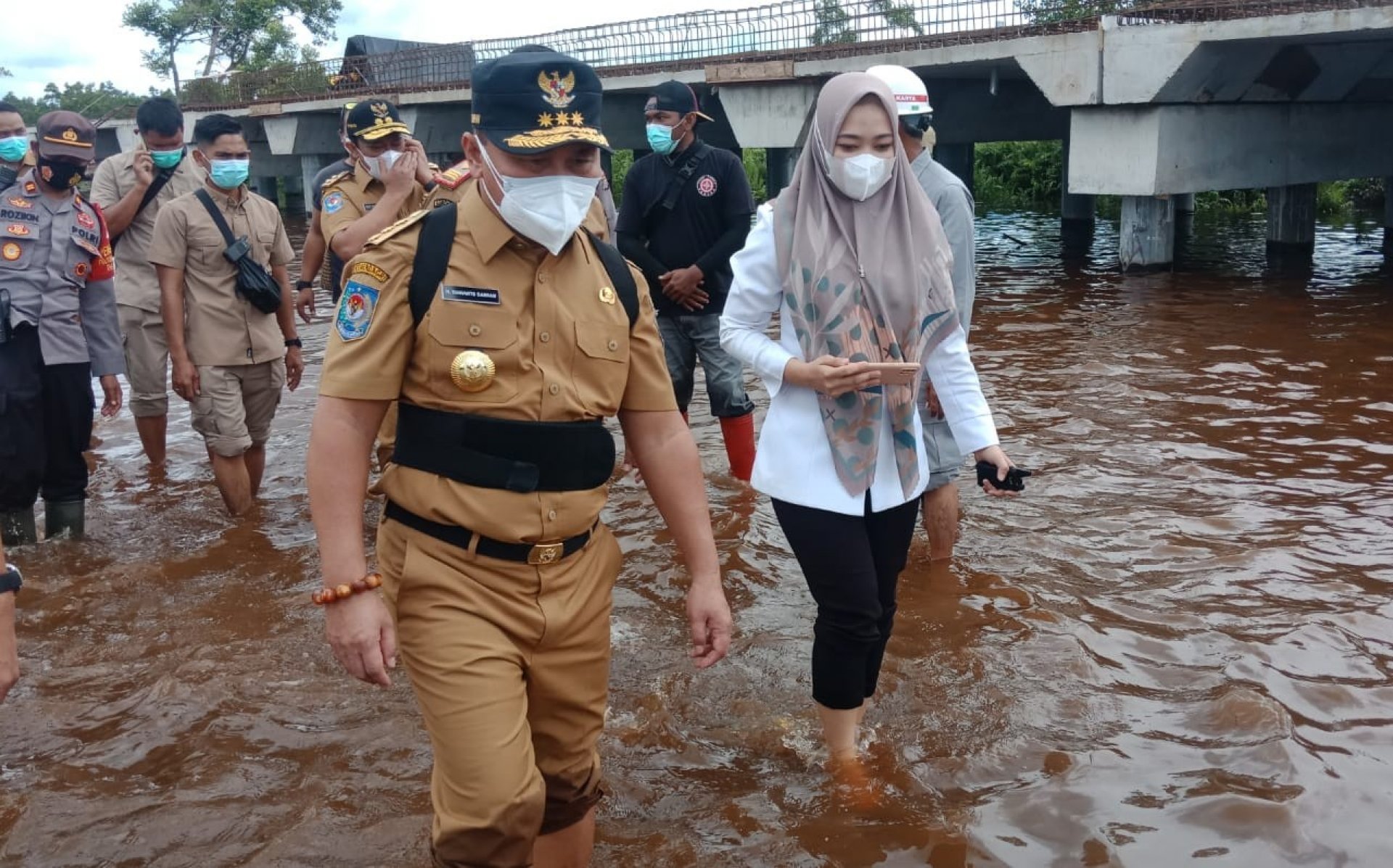 Gubernur Kalteng Tinjau Banjir di Ruas Jalan Bukit Rawi