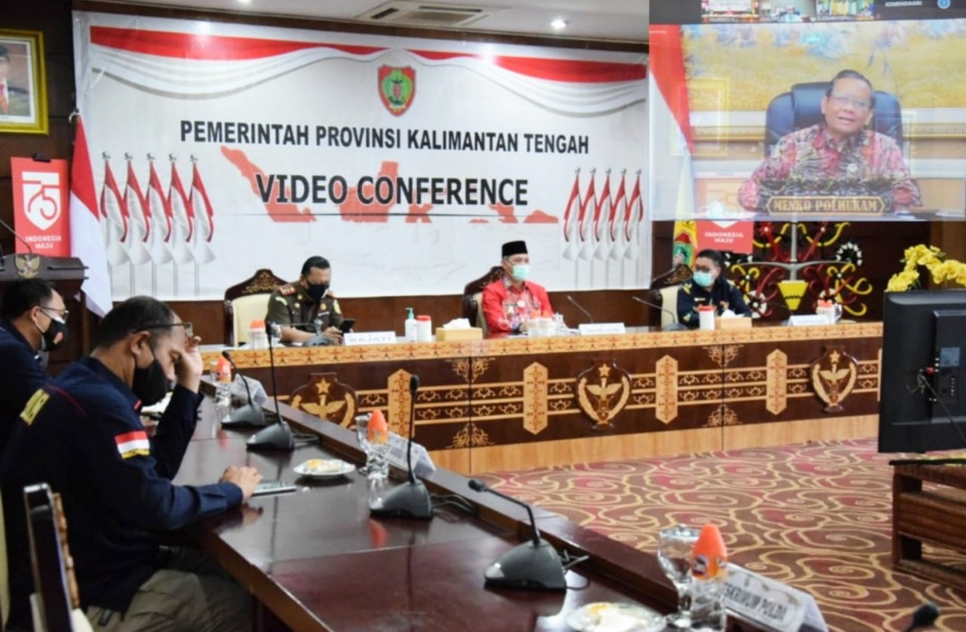 Sekda Kalteng Ikuti Rakor Peningkatan Efektivitas Penanganan Covid-19 Bersama Menko Polhukam dan Mendagri Via Vicon